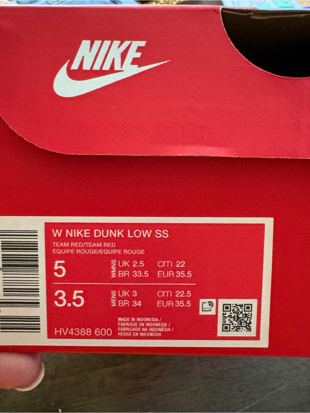 BRAND NEW! Nike Women's Maroon Low-Top Sneakers with Gold Logo - Picture 7 of 8